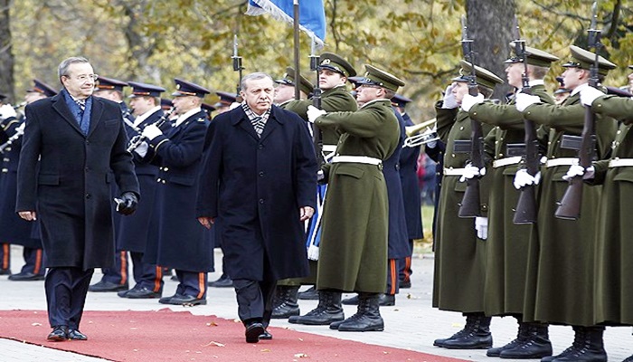 Cumhurbaşkanı Erdoğan Estonya'da askeri törenle karşılandı