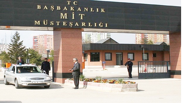MİT'in parlamento denetimine Anayasa engeli