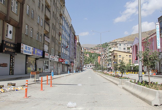 Hakkari'de endişeli esnaf iş yerlerini açmadı