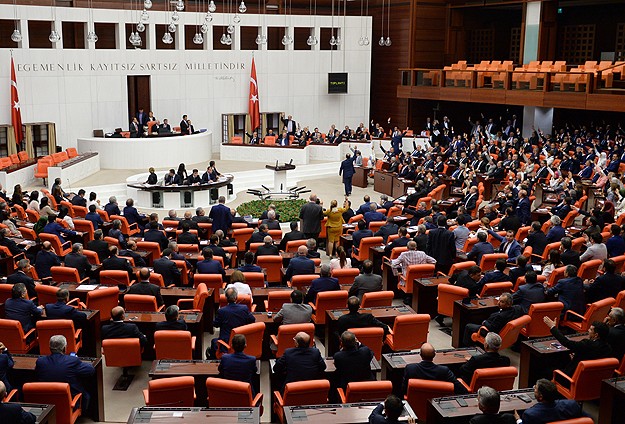 Bağımsız bakanlar yemin etti