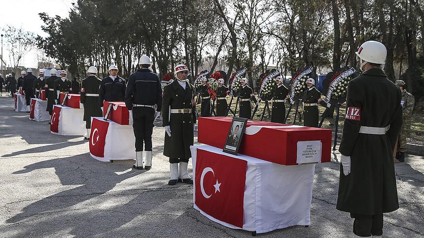 Sur şehitleri için Diyarbakır'da tören düzenlendi