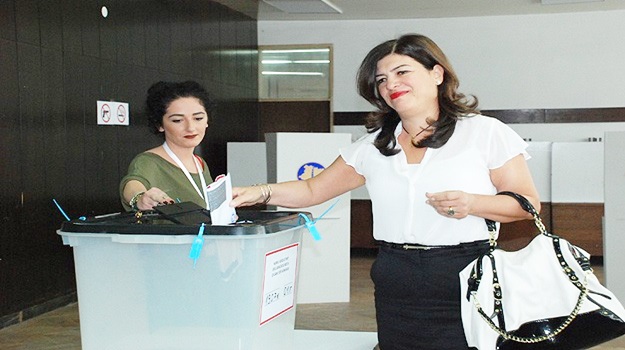 Kosovalılar erken seçim için sandık başında