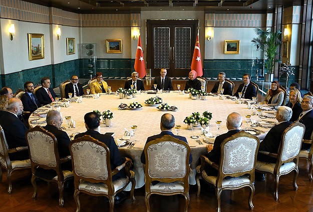 Cumhurbaşkanlığı Sofrası'nın ilk konuğu akademisyenler