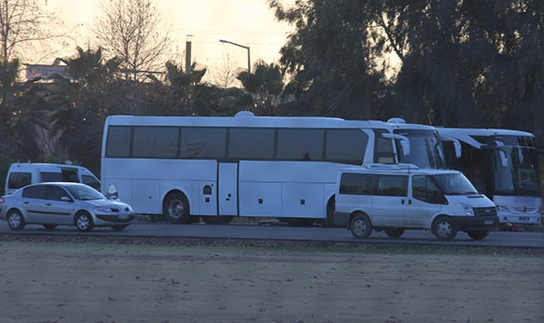 Mühimmat bulunan otobüsleri arayan polisler görevden alındı