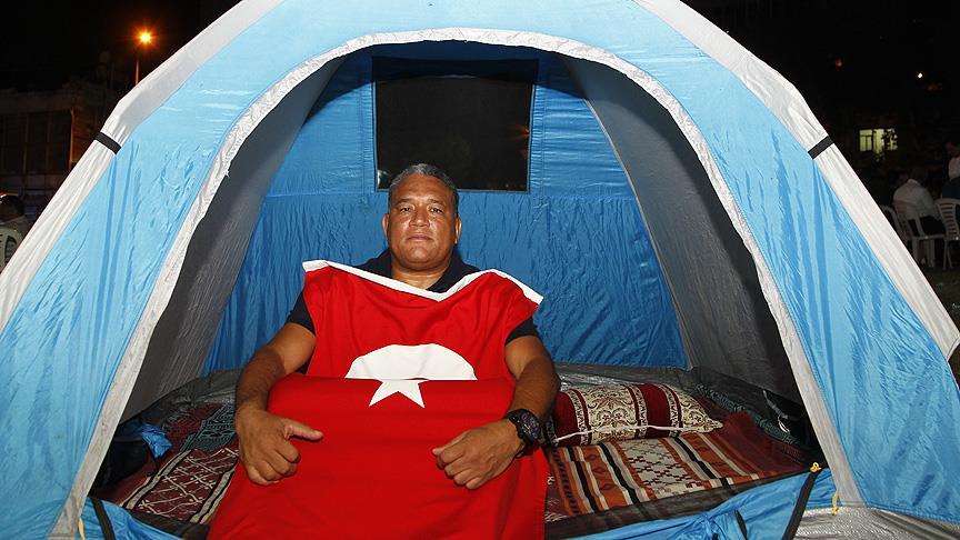 Brezilyalı Ökkeş "demokrasi nöbeti"nde