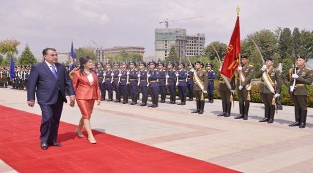 Tayland Başbakanı Shinawatra, Tacikistan'da