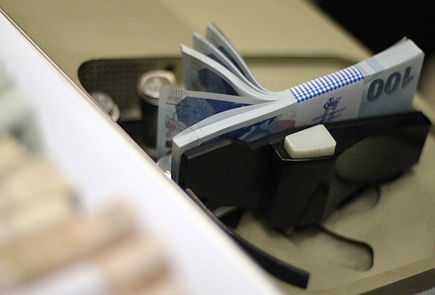Bütçe şubatta 1,7 milyar lira fazla verdi