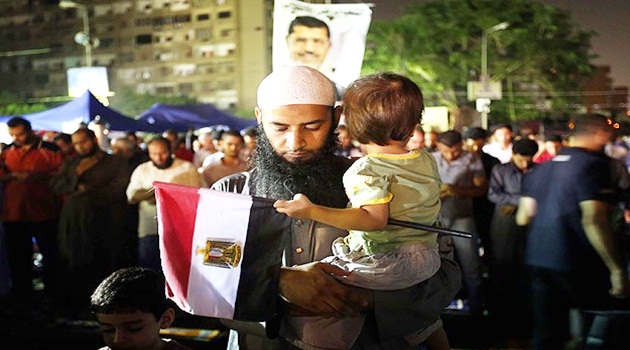 Mısır'da halk Adeviyye Meydanı'ndan ayrılmıyor