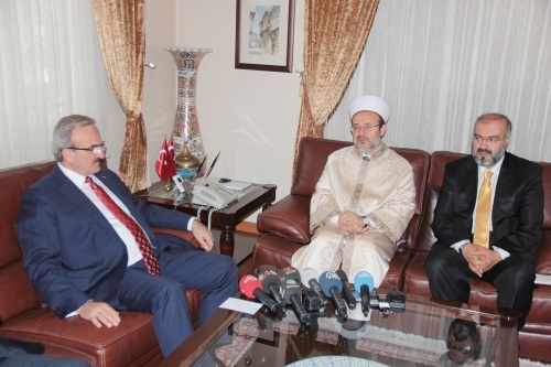 Görmez: Yaşananların hiçbirisi doğrudan dinden ve mezhepten kaynaklanmamaktadır