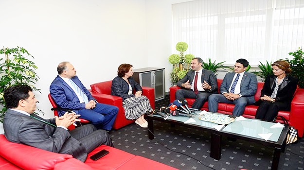 Siyasi partilerde bayramlaşma
