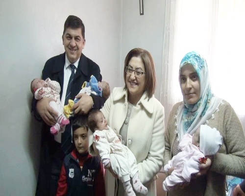 Dördüz bebeklere Fatma Şahin de destek verdi