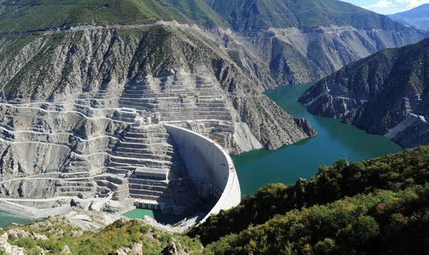 Dünyanın 6. en yüksek barajı olan 'Deriner' üretime geçti