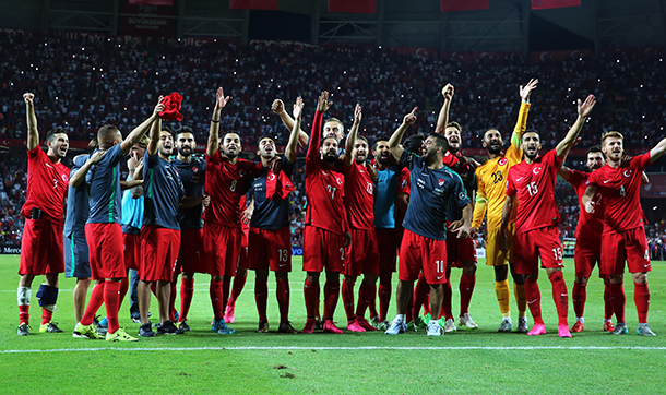 Hollanda'yı 3-0 yenen Türkiye 3. sıraya yükseldi