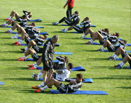 Beşiktaş'ta Aybaba oyuncularla bire bir ilgileniyor
