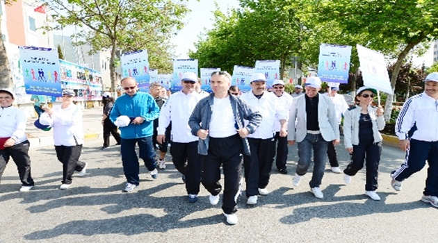 Belediyeden, obeziteye dikkat çekmek için 10 adım yürüyüş