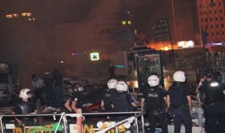 Polis Gezi Parkı'na müdahale etti