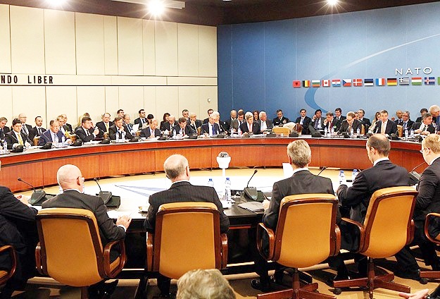 NATO dışişleri bakanları toplanıyor