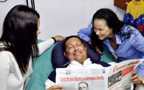 Hugo Chavez ülkesine geri döndü