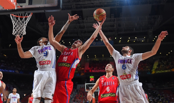 Fransa'yı 90-85 yenen Sırbistan finalde ABD'nin rakibi oldu