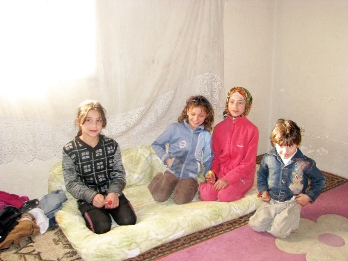 Kardeşlerine annelik yapan 9 yaşındaki Suriyeli Efnan