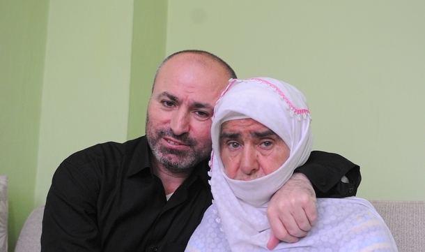 Mısır'da 116 gün tutuklu kalan gazeteci Metin Turan babaevinde