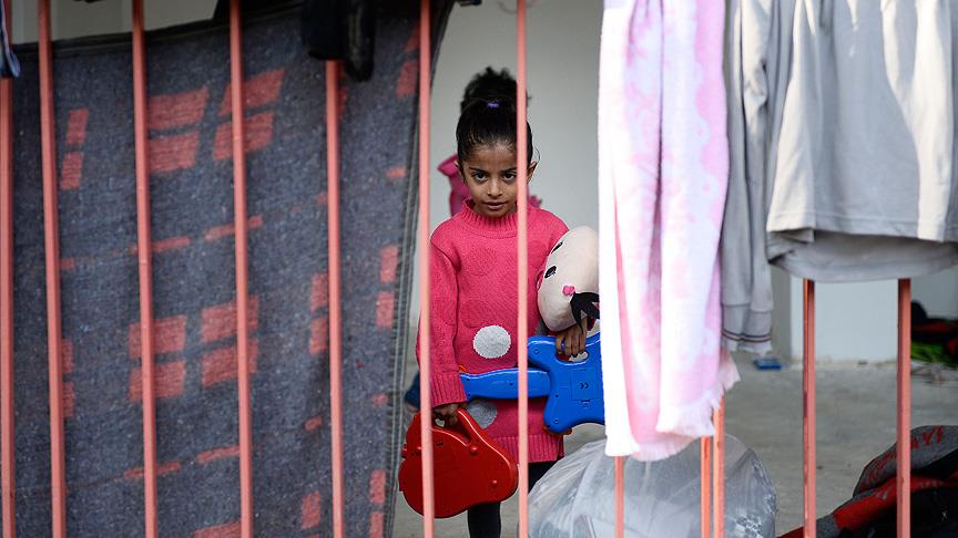 Edirne'de bekleyen bin 500 sığınmacı istedikleri şehirlere gönderildi