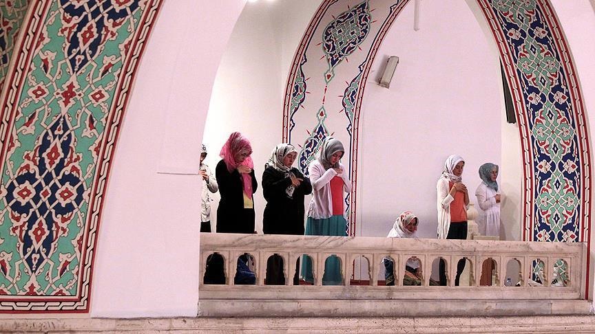 'Kadınlar için camilerde abdest alma yeri yapılsın'