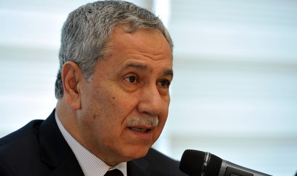Bülent Arınç'tan, Yalçın Akdoğan ve danışmanlara Twitter eleştirisi