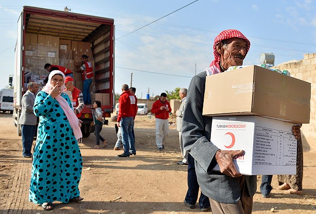 Türk Kızılayı'ndan 20 bin Suriyeli Kürt'e sıcak yemek