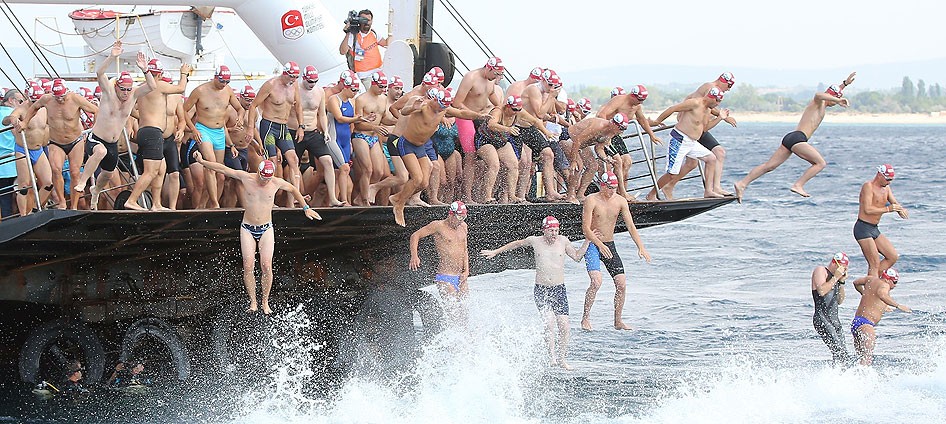 Barış için '1915 metre' kulaç attılar