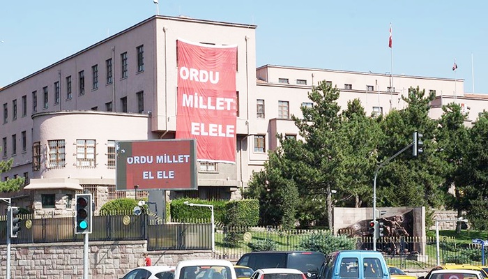 Genelkurmaydan 'afişli' mesaj