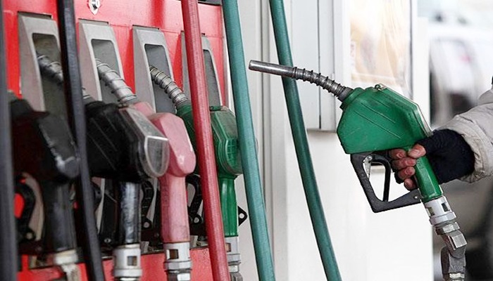 Benzin 8 kuruş, motorin 11 kuruş ucuzladı