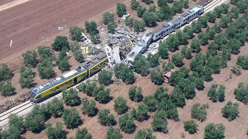 İtalya'da iki tren çarpıştı: 20 ölü