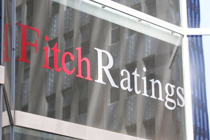 Fitch Güney Kıbrıs'ın notunu düşürdü