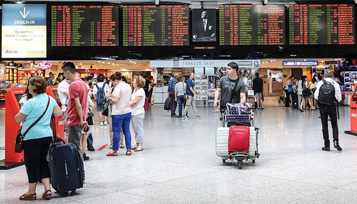 Atatürk Havalimanı'nda uçuş işlemleri sorunsuz bir şekilde devam ediyor