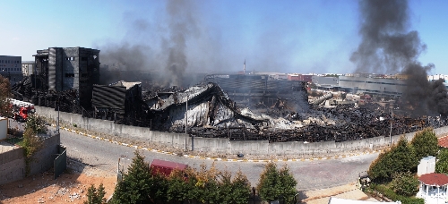 Fabrikadan geriye enkaz yığını kaldı