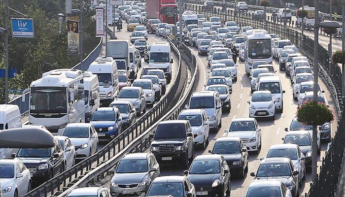 Trafiğe ayda ortalama 100 bin taşıt kaydedildi
