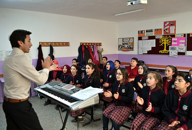 9 dildeki türkülerle "kardeşlik" mesajı verecekler