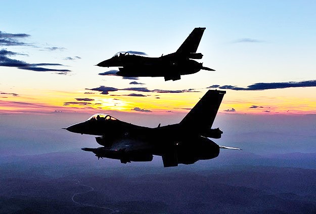Irak'ın kuzeyindeki PKK kampları bombalandı