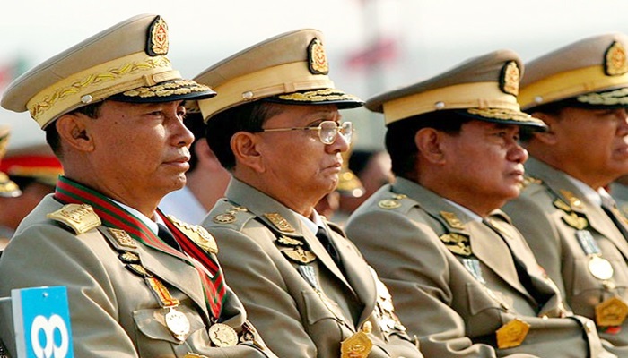 Myanmar'da ordu iktidar partisinin merkezini kuşattı