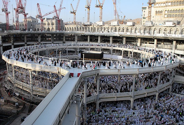 Kabe'de geçici tavaf alanının son kısmı hizmete açıldı