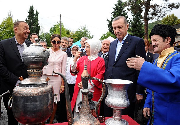 Tarihi şehirde geleneksel sanatları inceledi