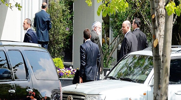 İsrail heyeti Dışişleri Bakanlığı'nda