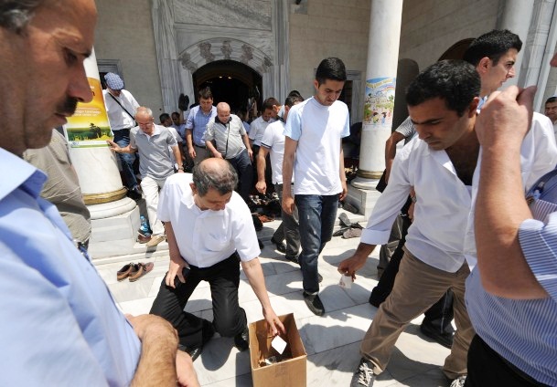 Türkiye Arakan'lı Müslümanlara yardım için seferber oldu
