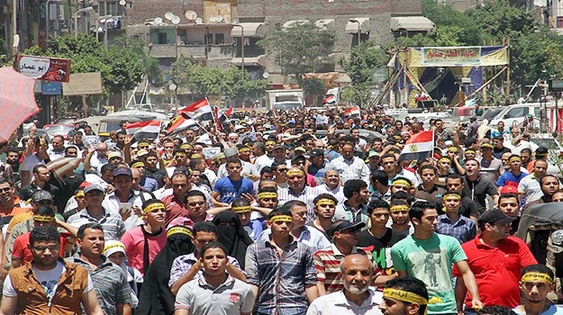 Mısır'da ilk Cumhurbaşkanı Mursi için gösteriler devam ediyor