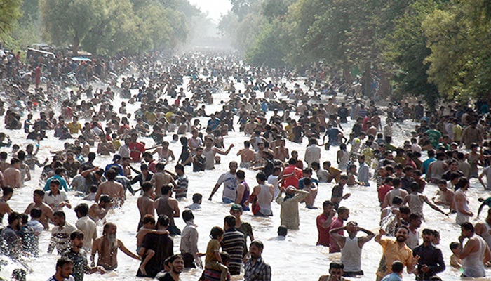 Pakistan'daki aşırı sıcaklarda bilanço tırmanıyor: 136 ölü