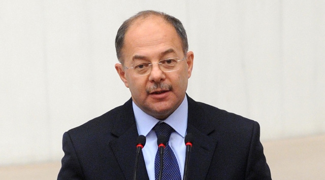 Sağlık Bakanı İran'da