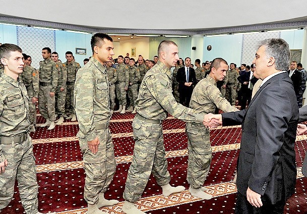Bayram namazını Mehmetçikle kıldı