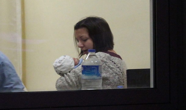 Şüpheli paketin içinden 3 günlük bebek çıktı