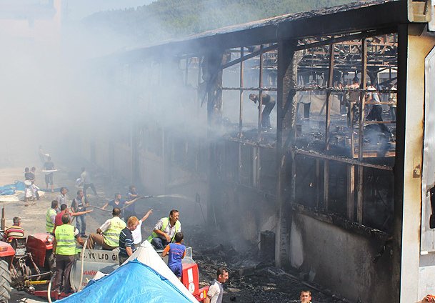 Hatay'da çadır kentte yangın